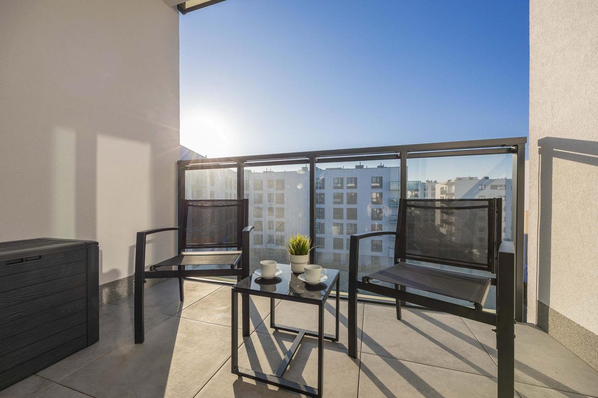 Elegant In With Parking And Desk For Remote Work By Renters Apartment *