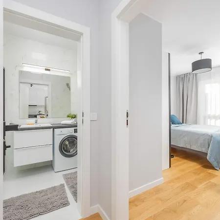 Elegant Apartment In Warsaw With Parking And Desk For Remote Work By Noclegi Renters Exterior photo