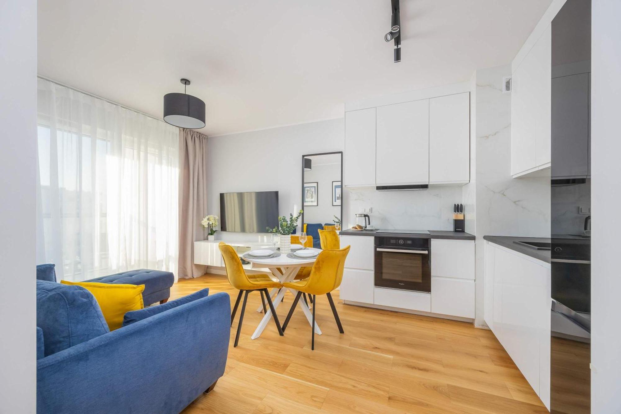 Elegant In With Parking And Desk For Remote Work By Renters Apartment